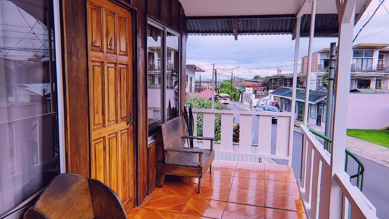Alpha Arenal Hostel La Fortuna Bagian luar foto